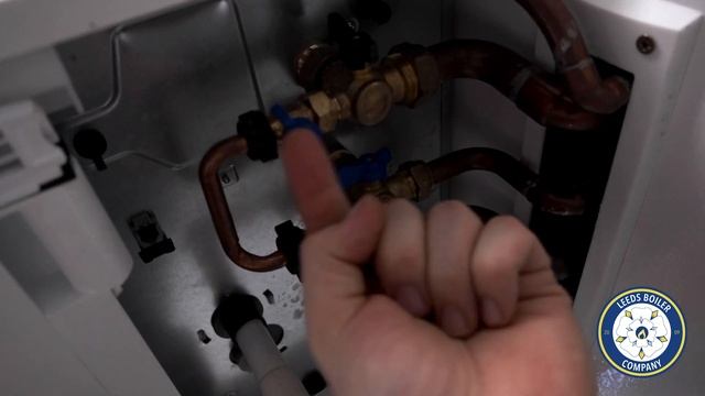 How to top up water pressure an Ideal Vogue c40 boiler смотреть онлайн