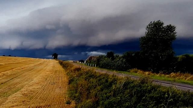 ماذا يحدث في سماء الدنمارك! ⚠️ غيوم داكنة مخيفة فوق فابورج