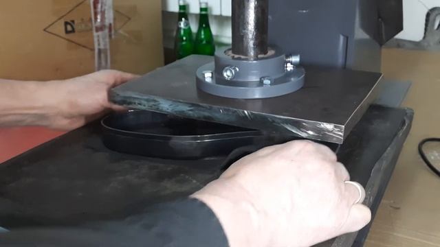 Вырубной пресс для кожи, резины, пластика и прочего