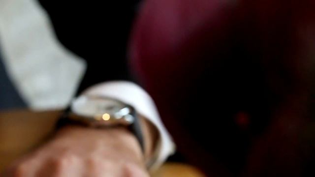 Focus sur la Tissot Tradition Powermatic 80 Open Heart смотреть онлайн