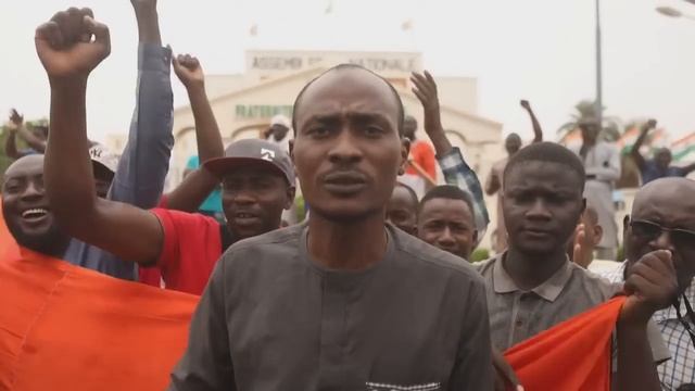 Niger: Protest gegen Frankreich und die Demokratie - für Russland | AFP смотреть онлайн