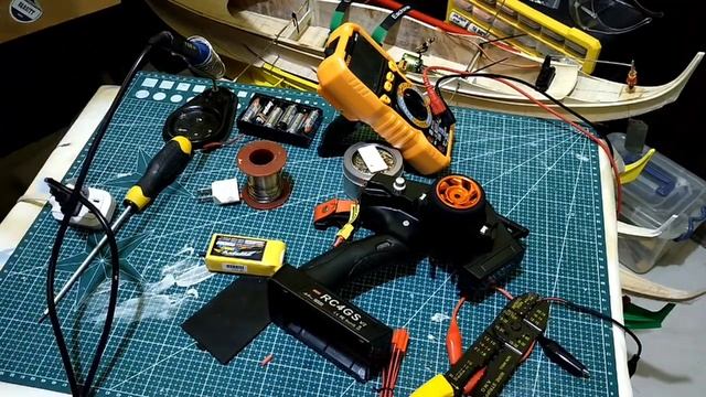 HOW TO REPLACE BATTERY OF RC4GS RADIOLINK TRANSMITTER FROM AA TO LIPO PACK смотреть онлайн