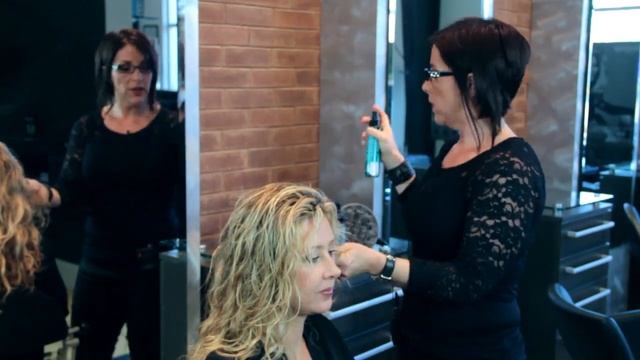 How to Blow Dry & Define Curls Naturally : Bangs, Braids & Other Styling Tips смотреть онлайн