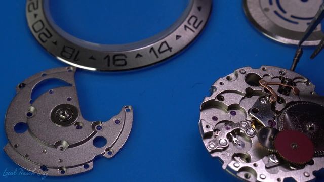 What’s Inside a FAKE Rolex Explorer II ? (216570) смотреть онлайн