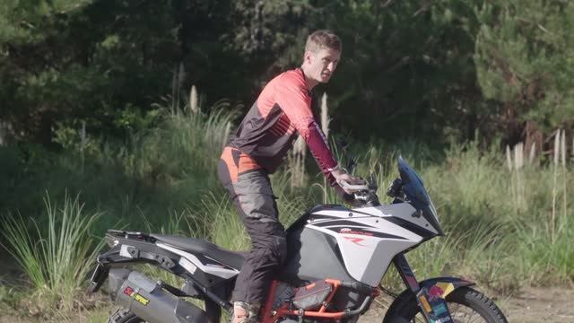 Крис Бирч. Турэндуро. Часть 4. Ускорение и торможение на мотоцикле