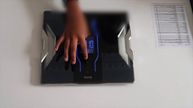 Unboxing of Tanita RD-953 Scale смотреть онлайн