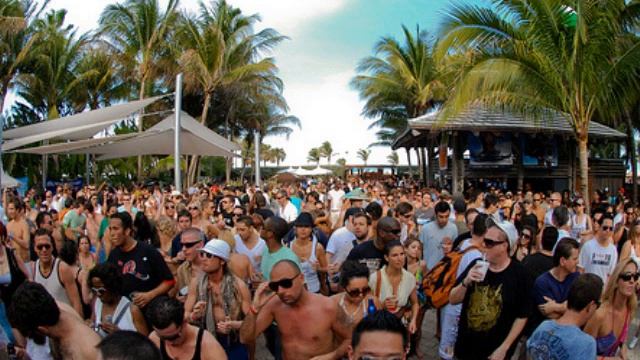 WMC 2010 HOUSE @ Axwell Ft Afrojack - Watch Pacha On Sunrise