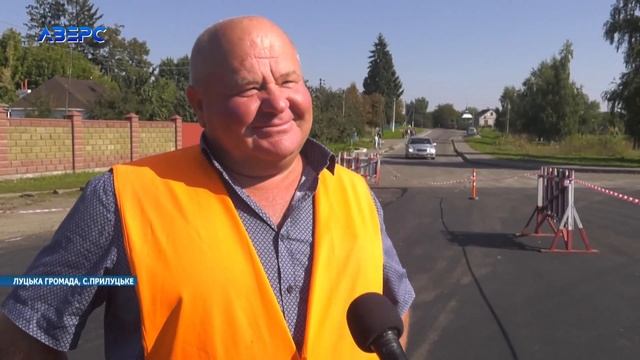 Можна відламати асфальт руками: люди скаржаться на ремонт у Прилуцькому, підрядник спростовує закид смотреть онлайн