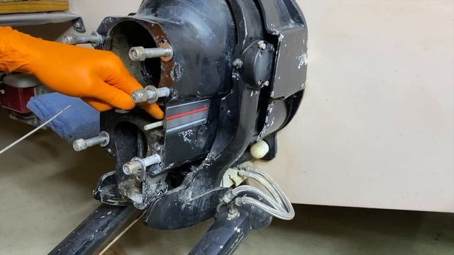 Replace Mercruiser alpha one gen 1(2) outdrive bellows - PART 1 смотреть онлайн