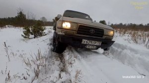 Как едет Тойота Ленд Круизер 80 на 33-х колёсах и всех блокировках по снегу
