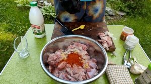 Шашлык из индейки под кефирным маринадом с соусом дзадзики