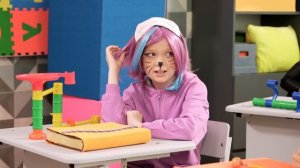 КВИНКА учится в школе РОБЛОКС! | Скетч | Хорошоу