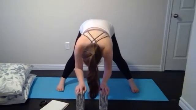 Prenatal Yoga Class 8 Surrender, Root Chakra 45 min Flow смотреть онлайн