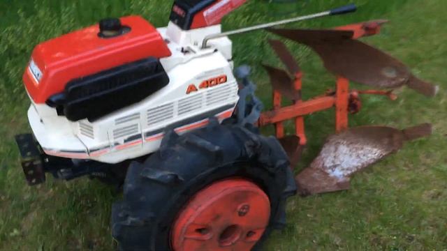 ISEKI A400 with plough смотреть онлайн