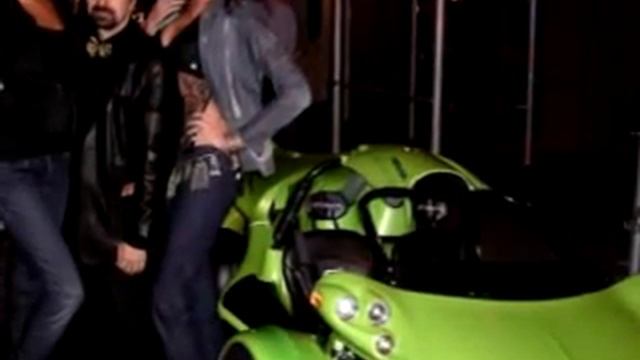 T-Rex party at Ultra смотреть онлайн