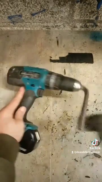 changing a Chuck on a cordless drill #powertool #repair #tool #diytools #carpenter смотреть онлайн