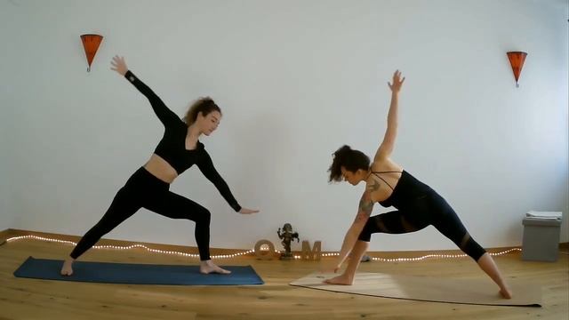 FREE 60 min Vinyasa Class mit Xenia und Miri, Yogastudio OM, Giessen смотреть онлайн