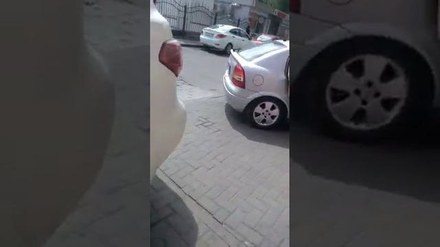 БОМЖ НА ПОНТАХ!!!)