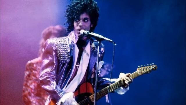 Prince - When Doves Cry (Live at First Avenue) смотреть онлайн