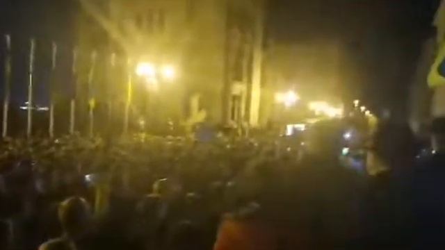 Ukrainian Anthem Singing at Protests Against Capitulation смотреть онлайн