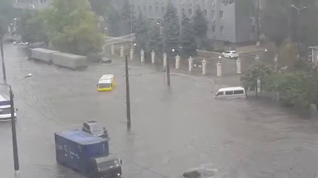 Одесса 28.05.2020 Сильный ливень,в Одессе, успел затопить Приморскую и Балковскую!! смотреть онлайн