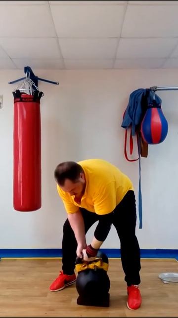 Взятие в стойку и швунг! Одной левой рукой! Гиря 74 кг!