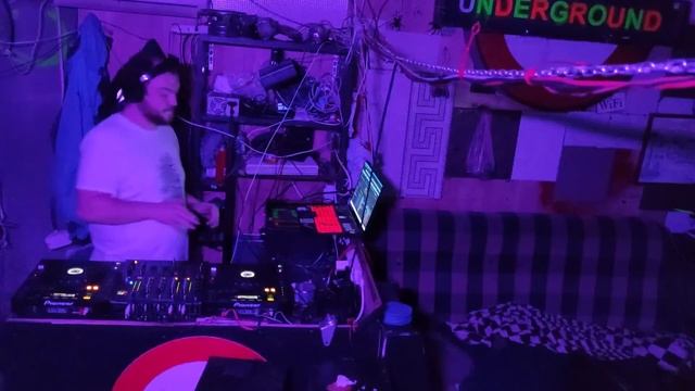 Прямая трансляция пользователя DJ Alex Bond смотреть онлайн
