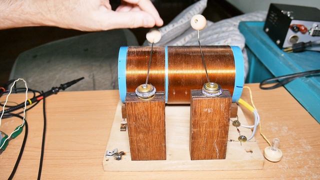 My New Favorite! Crystal Radio with Antenna Tuner смотреть онлайн