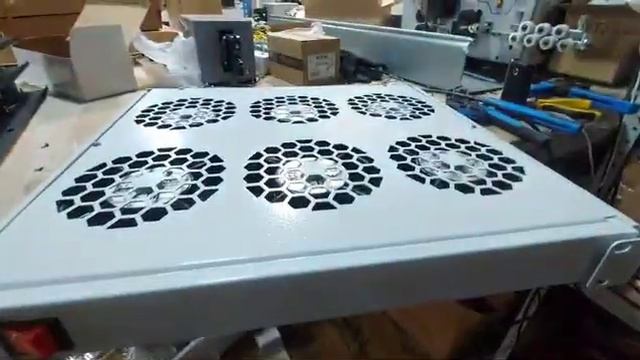 Выходной контроль вентиляторного модуля 19 дюймов на 6 кулеров, серого цвета смотреть онлайн