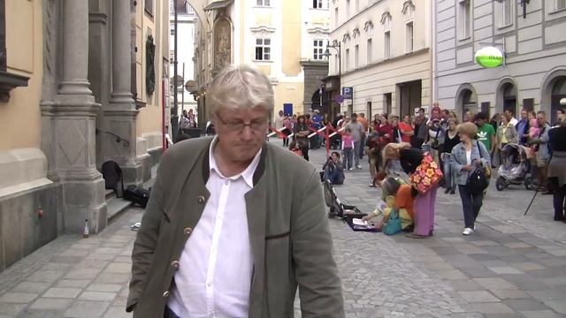 Estas Tonne & Yonatan Bar Rashi play Rumbadiosa at the Linz Pflasterspektakel смотреть онлайн