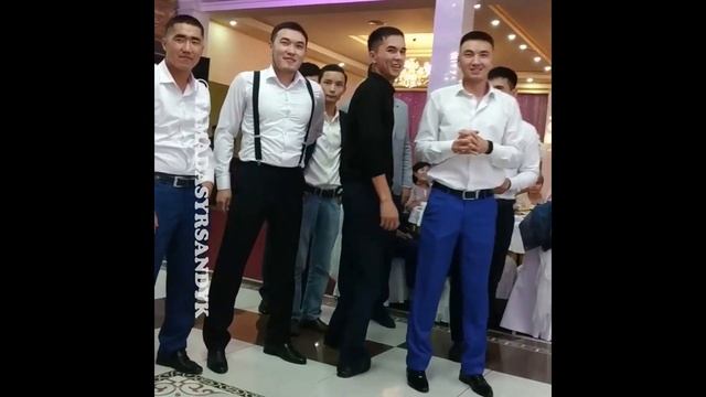 Битва на танцполе. Друзья порвали все. Танцевальный батл на свадбе / Dance Battle At The Wedding,