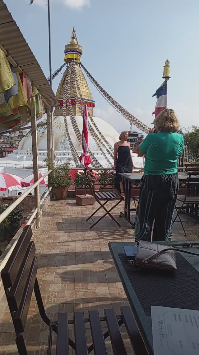 Непальский ресторанчик "Будда ступа" - шикарный вид для фотосессии! #непал #путешествия #тибет смотреть онлайн