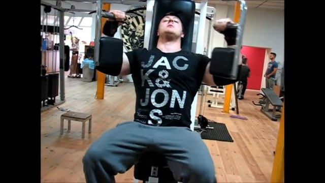 RAW CHEST AND DELTS TRAINING BODYBUILDER ALEX DEAN @113 KG смотреть онлайн