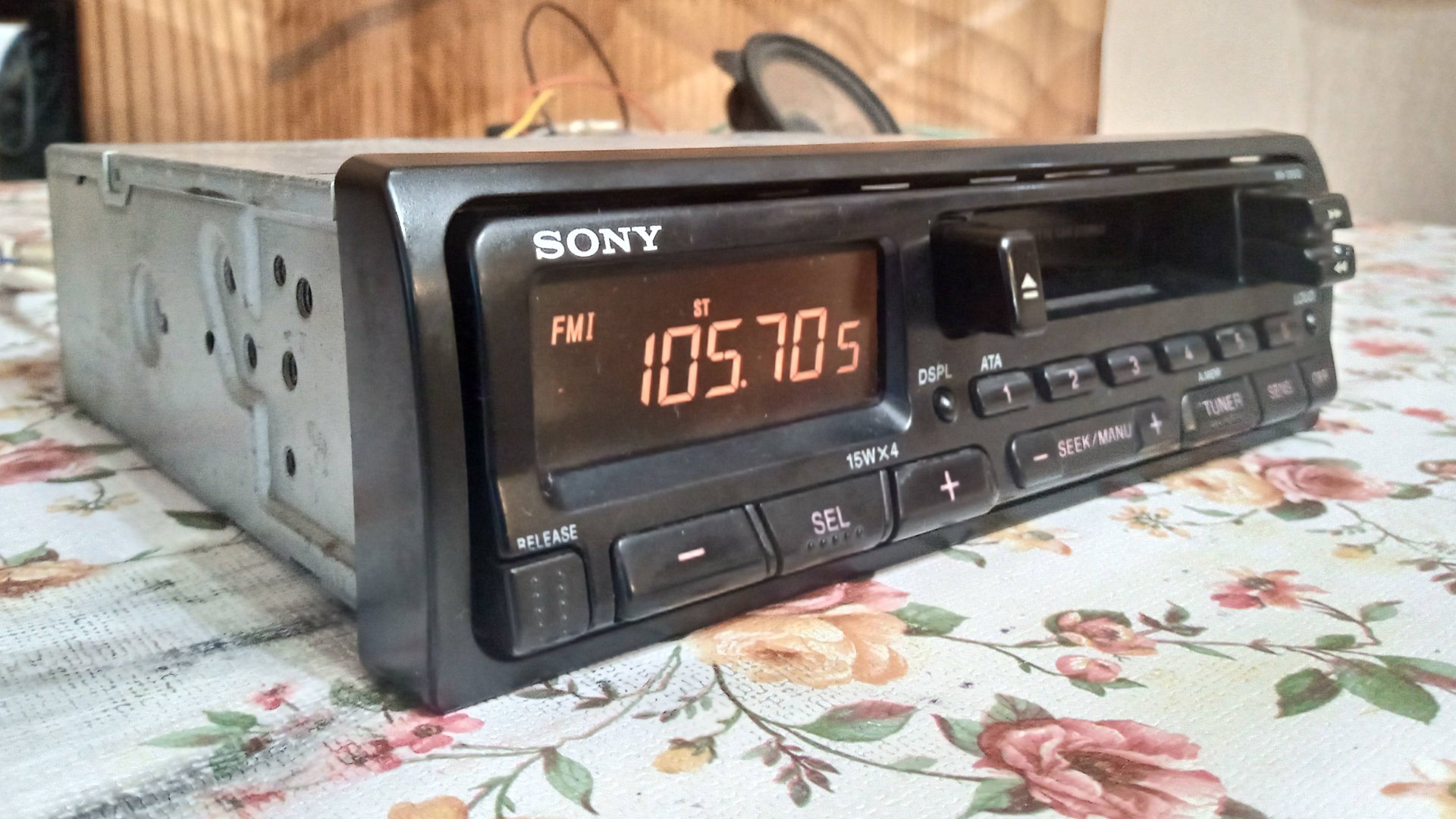 Sony XR-3503 смотреть онлайн