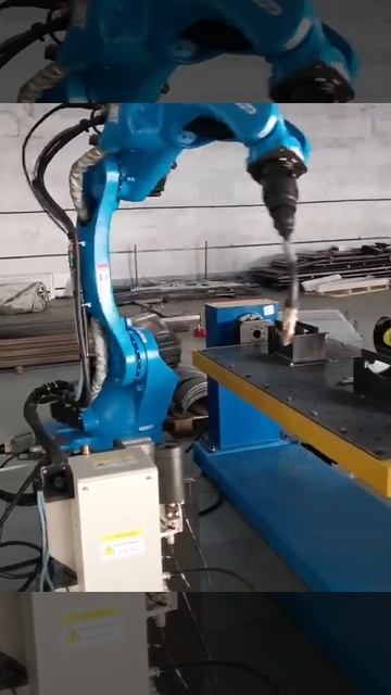 Сварка роботом.