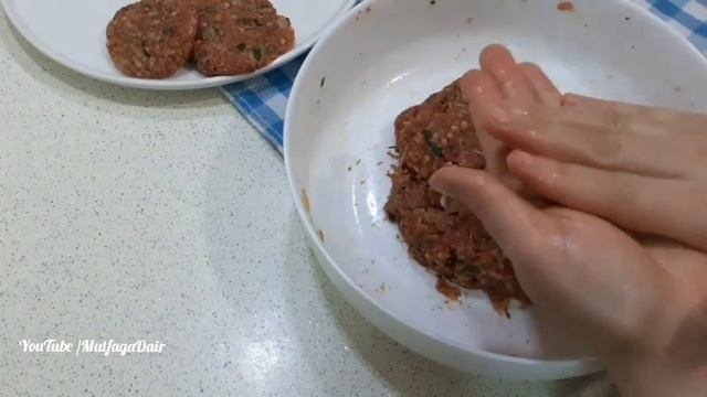 TOST MAKİNESİNDE MANGAL TADINDA KÖFTE TARİFİ 💯 Yumuşacık köfte yapmanın sırrı bu videoda ☑️ смотреть онлайн