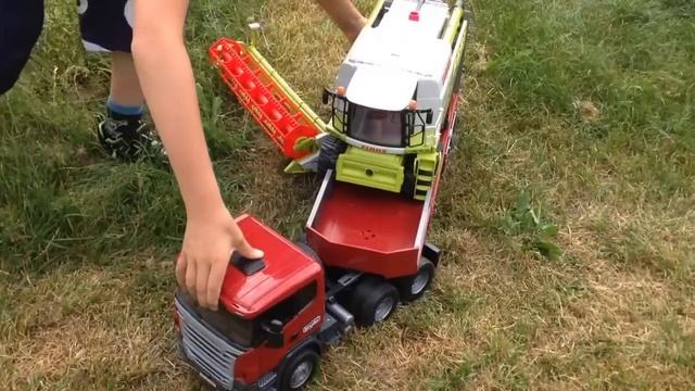 BRUDER TOYS  Claas Lexion 780 Scania Low Loader Truck