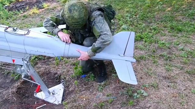 Russian kamikaze and Orlan-10 drones destroy Ukrainian radars, vehicles and tanks смотреть онлайн