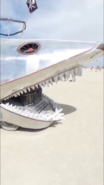 Shark Bus Found On Google Earth 🌍 смотреть онлайн
