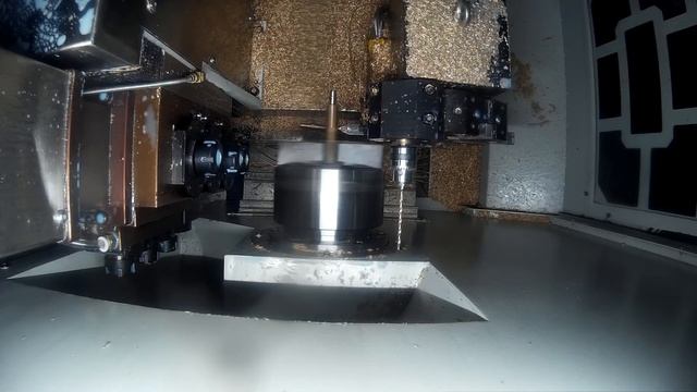 Работа токарного станка с ЧПУ