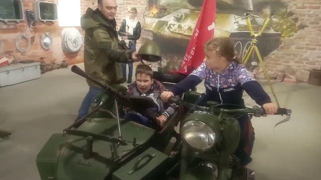 Гора Филина. Марго заводит мотоцикл. смотреть онлайн