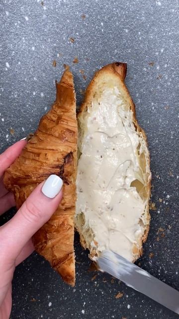 Круассан-сэндвич / Croissant Sandwich #shorts смотреть онлайн