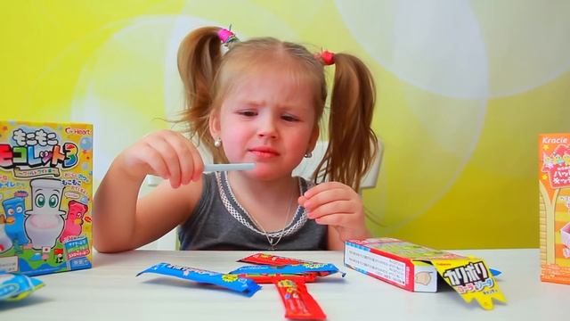 ОГРОМНАЯ ПОСЫЛКА С ЯПОНСКИМИ СЛАДОСТЯМИ. Пьем из унитаза