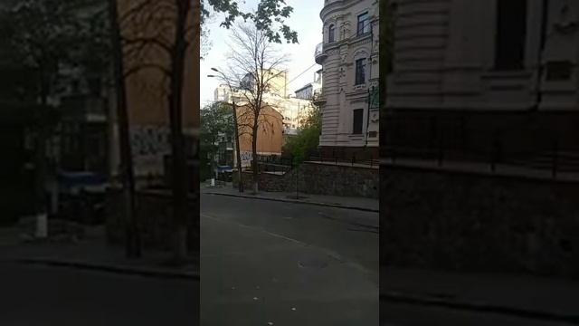 Дополнение к предыдущему криптомиксу "Гравитация города" смотреть онлайн