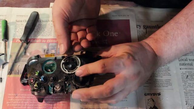 How to take apart an Xbox One Controller смотреть онлайн
