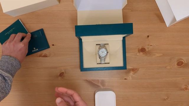 Unboxing a Rolex Datejust 41 смотреть онлайн