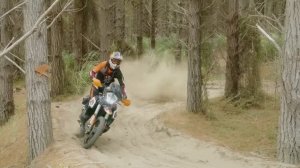 Крис Бирч. Турэндуро. Часть 8. Повороты и торможение на мотоцикле на песке