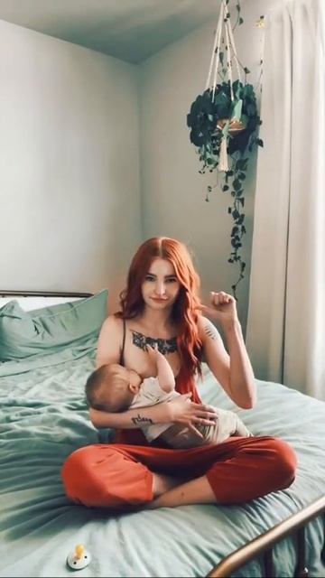 сосет сисю смотреть онлайн