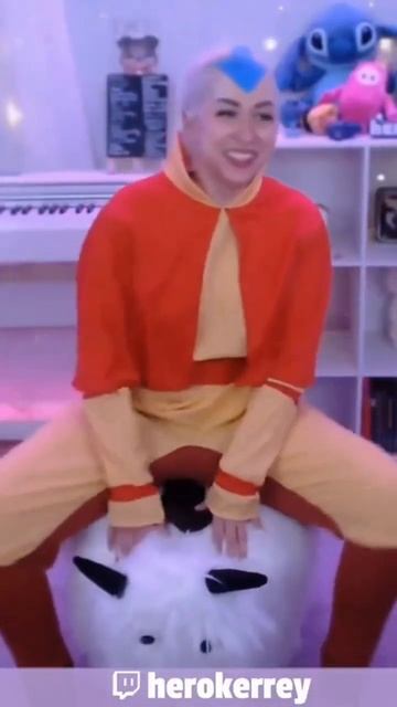 Avatar Aang Cosplay Attempts Flying On Appa смотреть онлайн