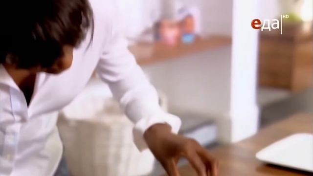 Как Олеся Карпуша в первый раз пробует Макарун смотреть онлайн